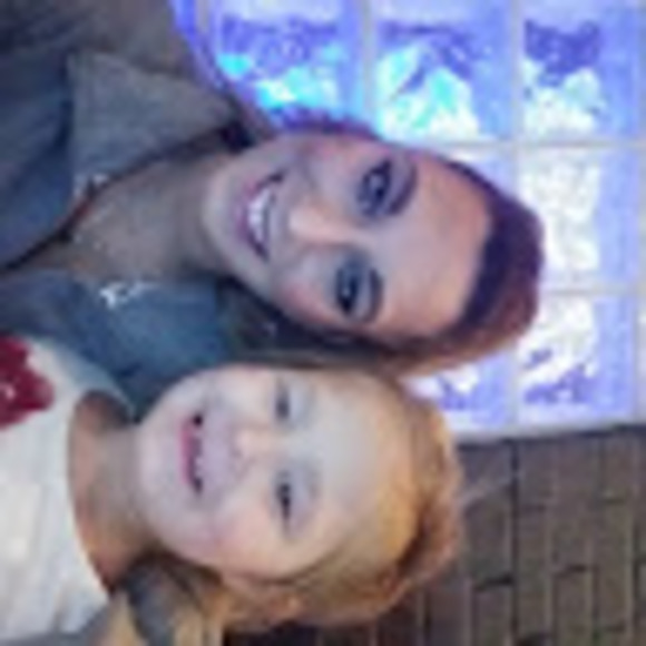 Meet your Posher, Danielle - Picture 1 of 1